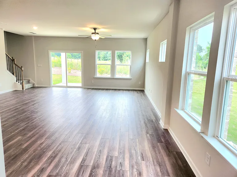 1050 Sunny Lake Dr — Photo 9