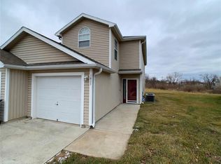 1611 SW Highland Dr, Lees Summit, MO 64081