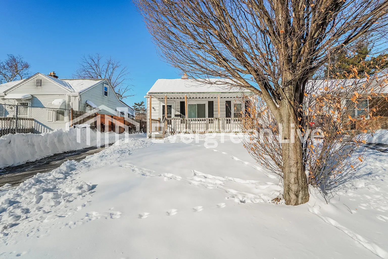 2543 Hiawatha St photo 1