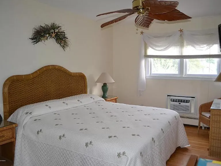 310 Maryland Ave #33B — Photo 10