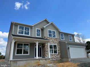 25 S Brick Ln, Elverson, PA 19520