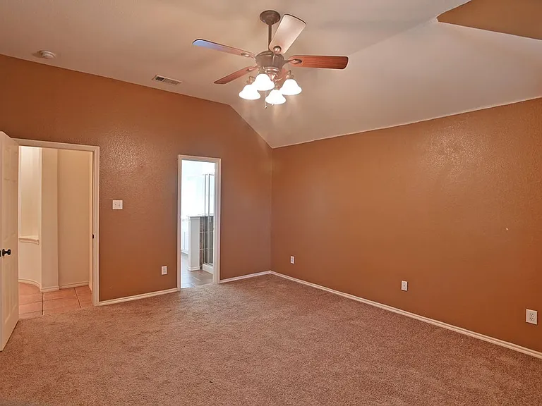 1073 Red Hawk Dr — Photo 16