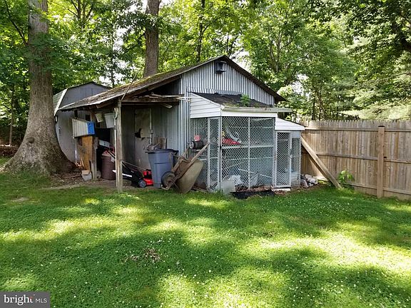 4th image of 8405 Gibbons Dr