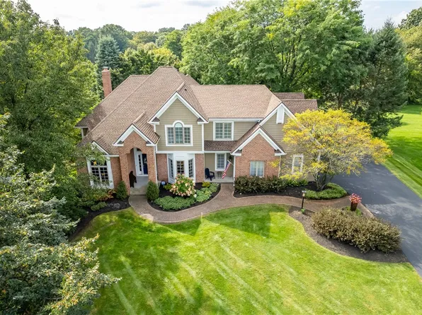 59 Vineyard Hl, Fairport, NY 14450