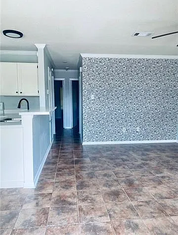 2 bed, 1.0 bath, 838 sqft, $1,000 — Photo 3