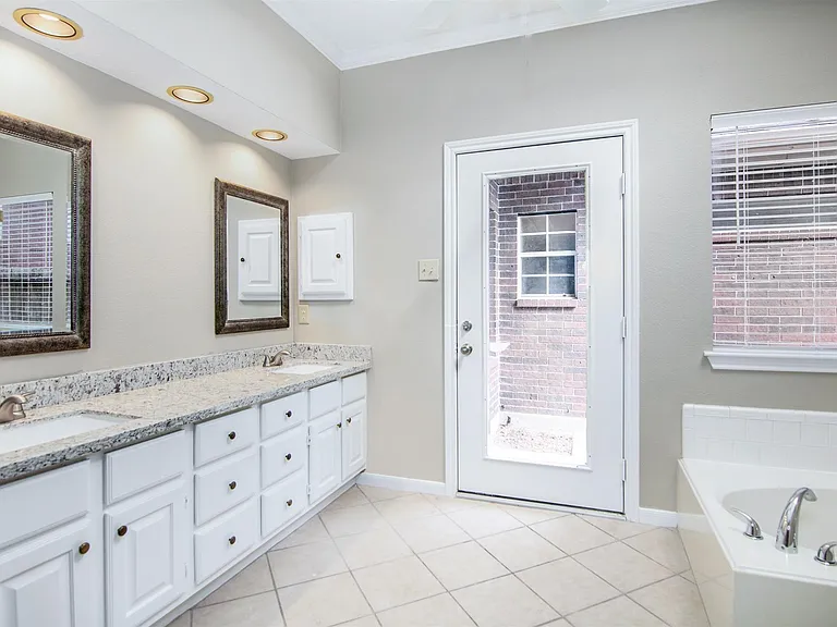 15118 Greenleaf Ln — Photo 23