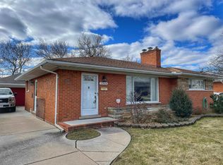 22424 Barton St, Saint Clair Shores, MI 48081
