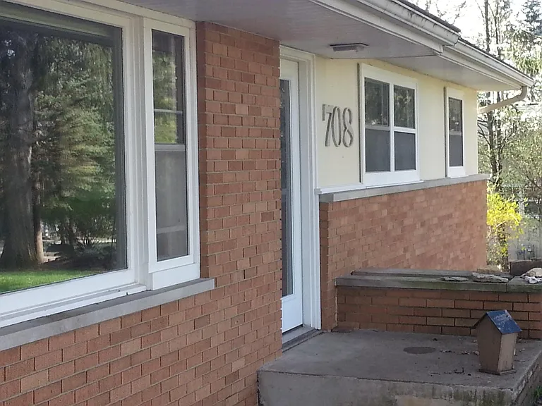 708 Colony Grv — Photo 4