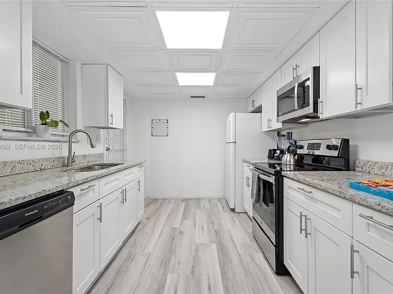 1601 Bay Rd #7 — Photo 4