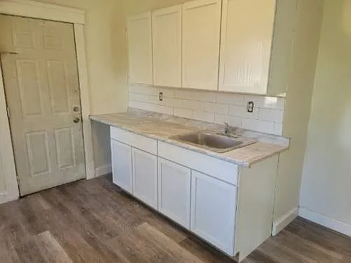 1245 E 89th St #1 — Photo 11