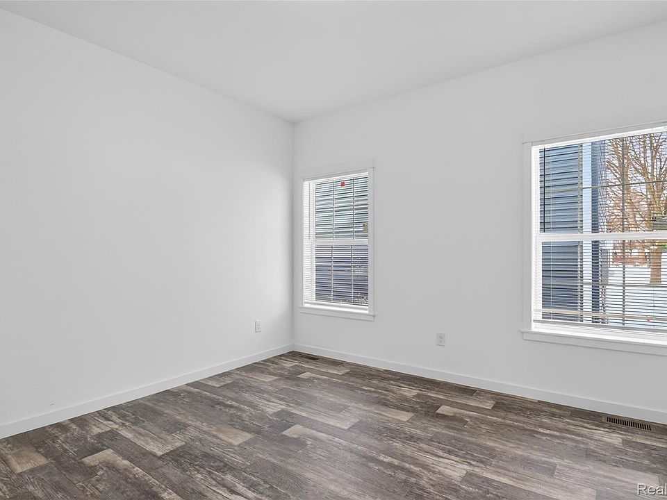 7559 Packard Ave, photo 30