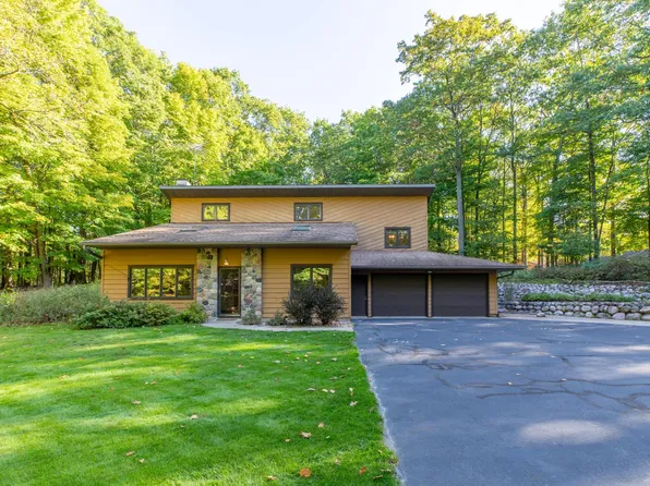 2898 Oak Ridge Cir, Rhinelander, WI 54501