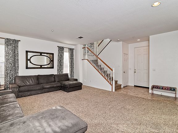 4th image of 642 Beacon Ct