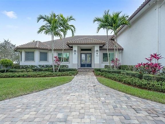3rd image of 15880 Barnstormer Ct