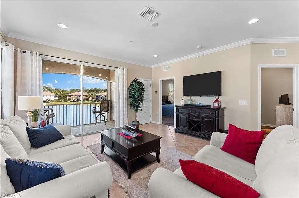 3 bed, 2.0 bath, 1661 sqft, $3,450 — Photo 2