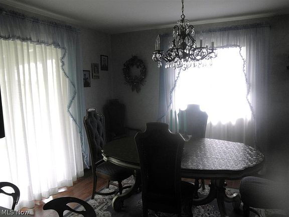 4th image of 212 Carlisle St
