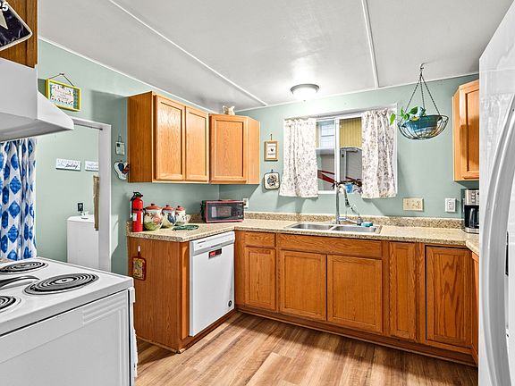 5th image of 38823 Mathews Dr
