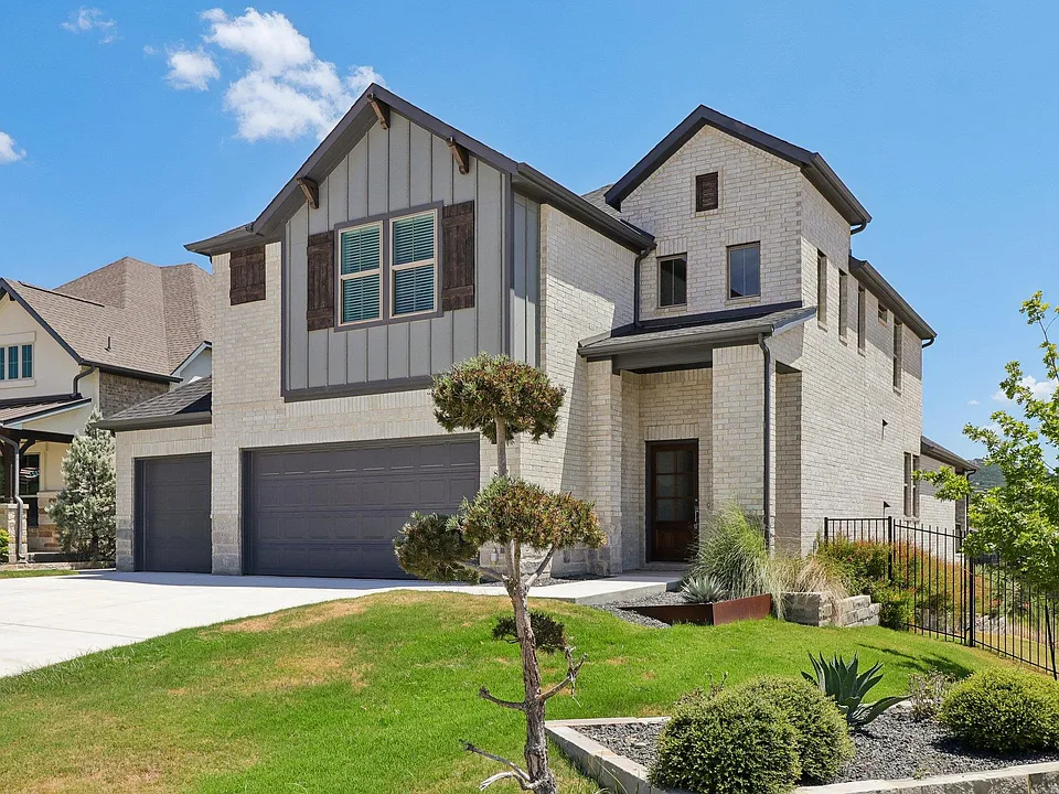 8112 Turning Leaf Cir