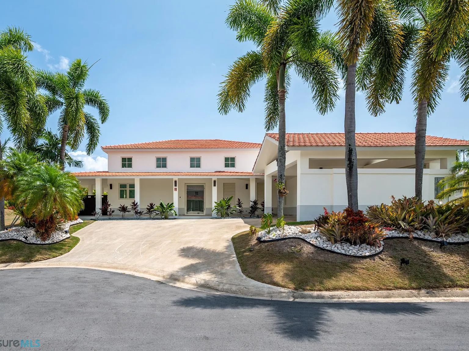 4 bed, 3.5 bath, 5500 sqft, $9,445 — Photo 3
