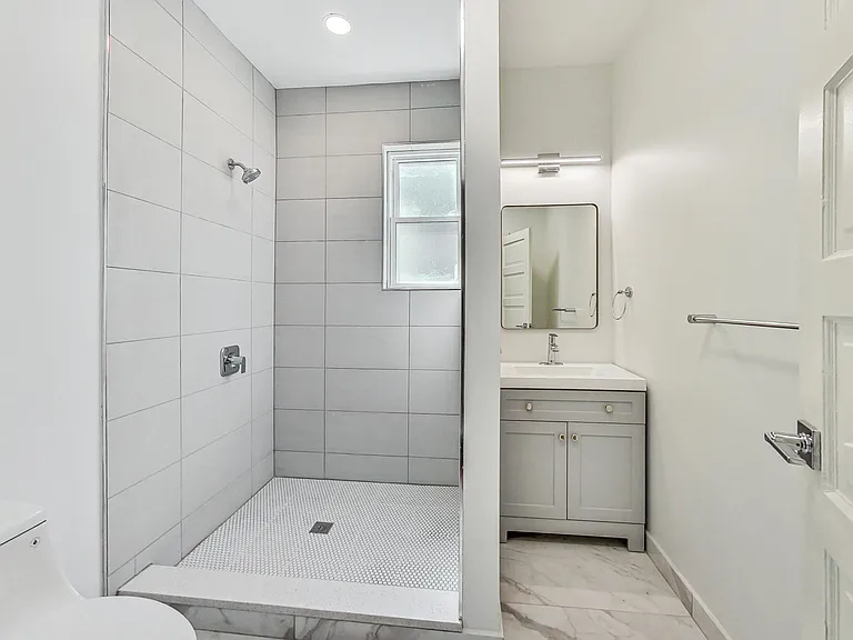 2037 N Spaulding Ave #2 — Photo 25