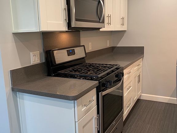 2nd image of 905 E Garfield Ave #12