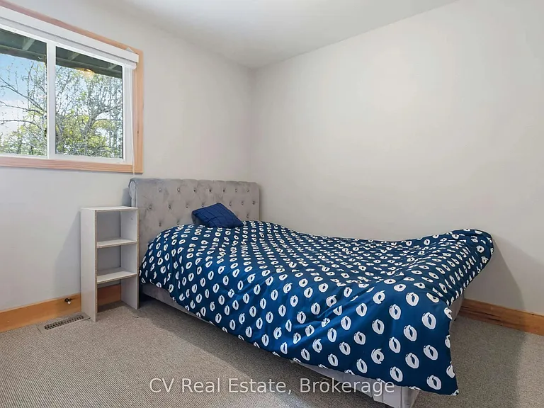 156 Chamonix Cres — Photo 19