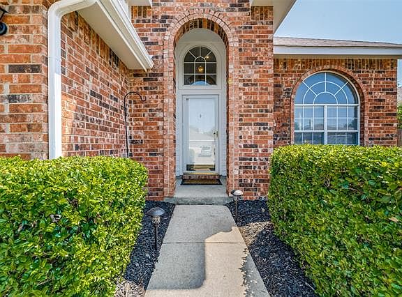 3rd image of 2701 Forest Creek Dr