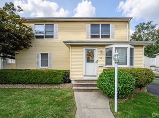 13 Fayette St, Edison, NJ 08817