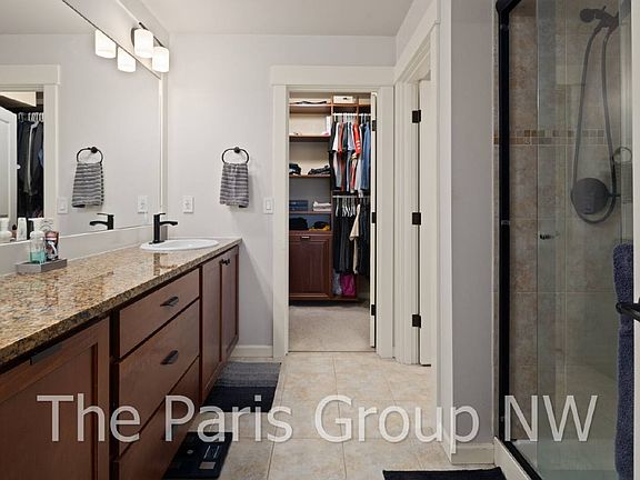 4th image of 927 4th Ave NE