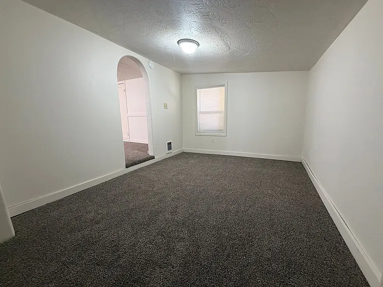 653 SE Parrott St — Photo 8