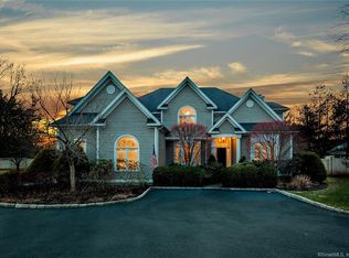 2 Bumblebee Ln, Norwalk, CT 06851