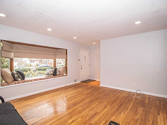 4th image of 1628 N Gardiner Dr