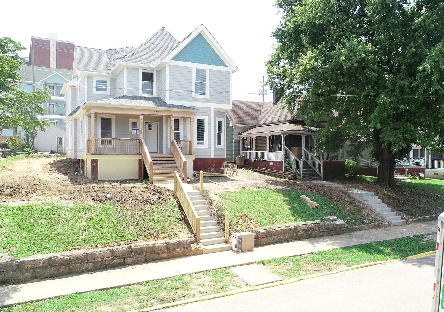 Waitlist for Aug2027Jul2028 Now Open! |4BR in Fort Sanders with Parking! | Walk to UTK & Knoxvill... — Photo 3