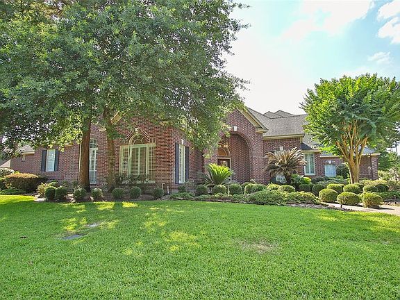 ONE AND A HALF STORY HOME ON A CORNER LOT WITH FULL HOUSE GENERATOR!