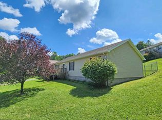 2 Ruckert Rd, Morgantown, WV 26508