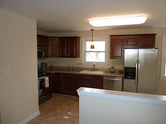 3rd image of 110 Luther Dr