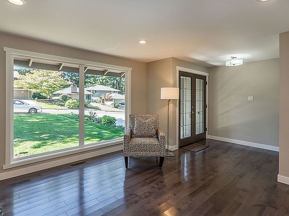 3rd image of 2608 168th Ave NE