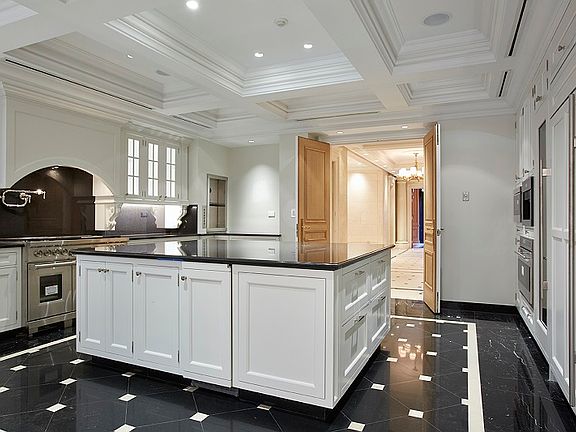 4th image of 12 E 63rd St #17