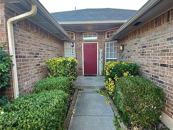 3rd image of 18117 English Oak Ln