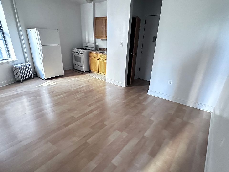 1st image of 2410 Walton Ave APT 3