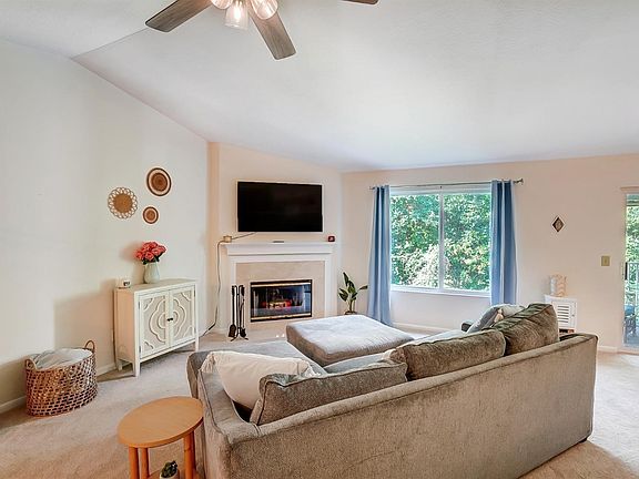 4th image of 4451 N Shore Dr APT 302