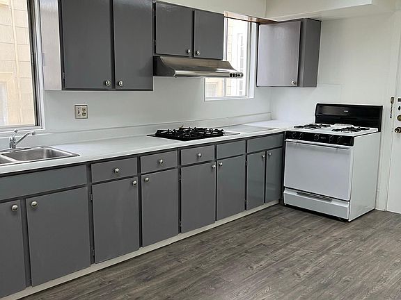 5th image of 1175 Washington St