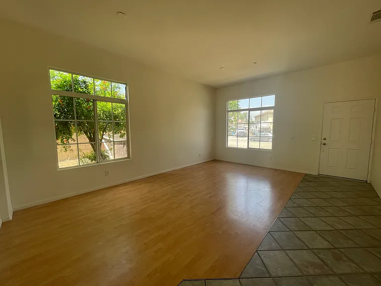 4126 Witt Ave — Photo 1