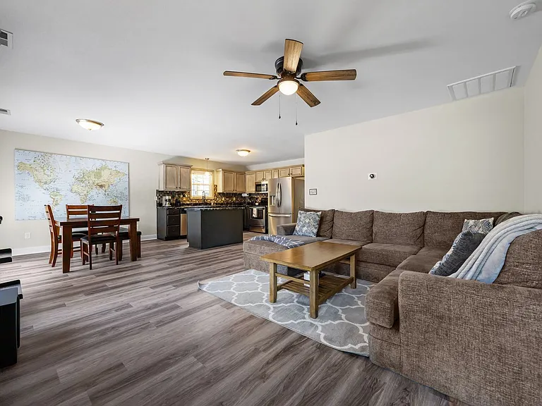 686 Colonial Hills Dr — Photo 22