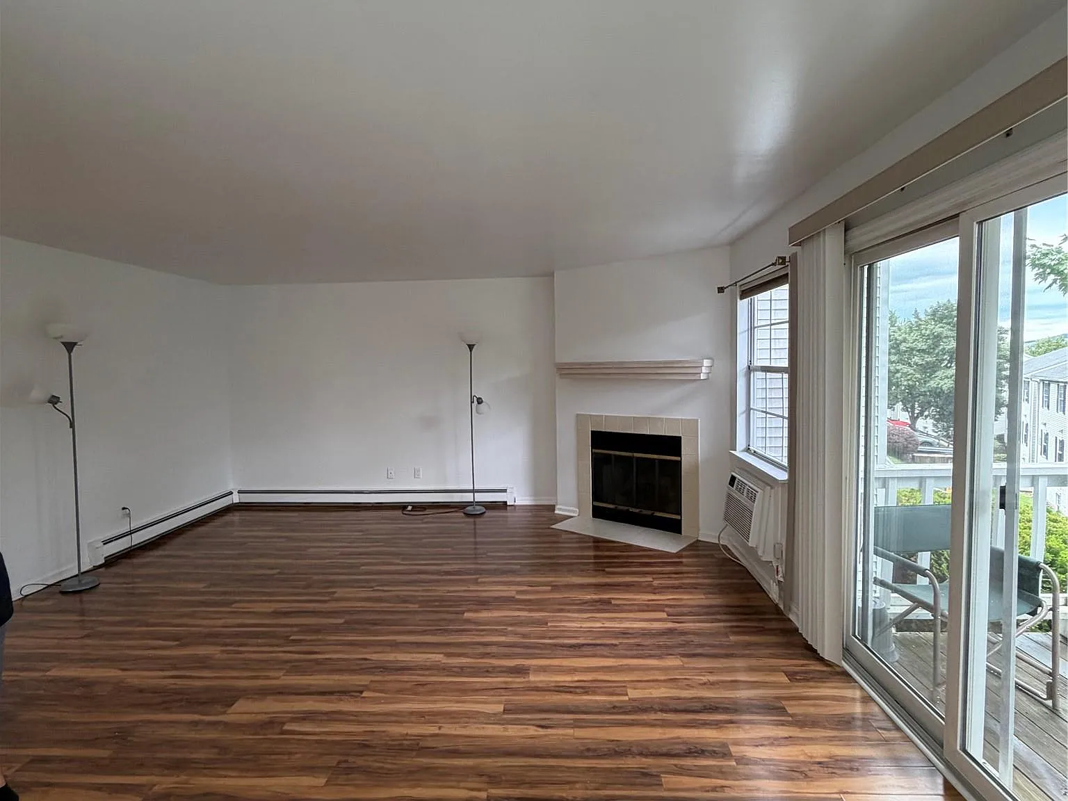 2 bed, 2.0 bath, 960 sqft, $2,100 — Photo 2