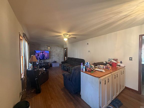 4th image of 807 Upper Circle Dr