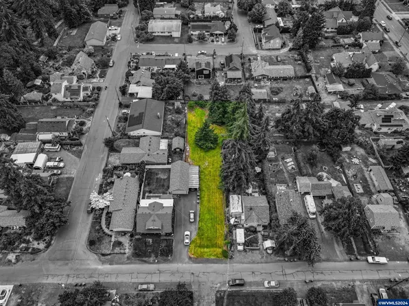 Cowing St, Silverton, OR 97381