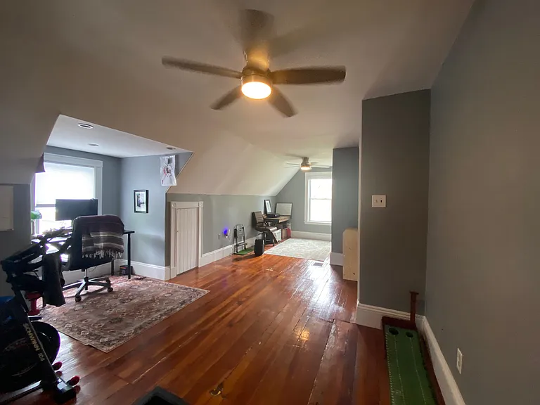 Third-floor bedroom with walk-in closet and en suite bath (13' x 27')