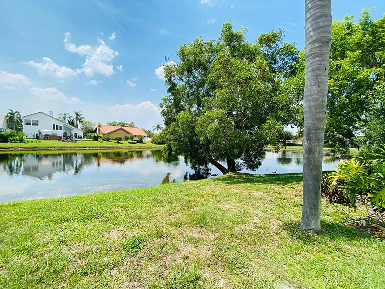 2485 Stonegate Dr — Photo 18