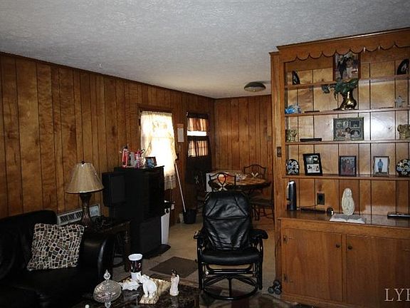 2nd image of 225 Twin Oak Dr